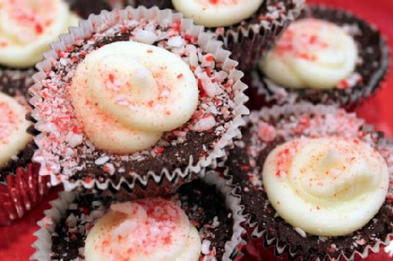 Peppermint Hot Chocolate Cupcakes