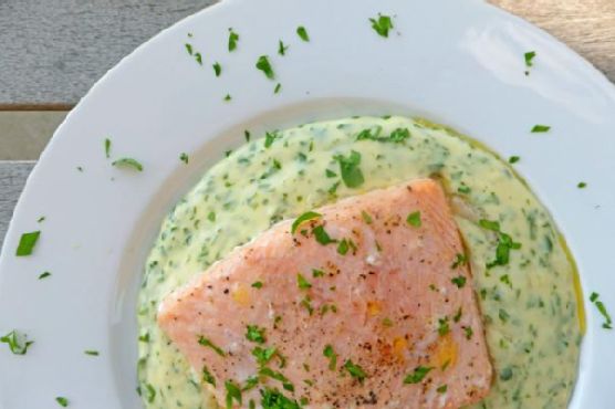 Spring Time Lunch: Baked Salmon with Parsley Sauce